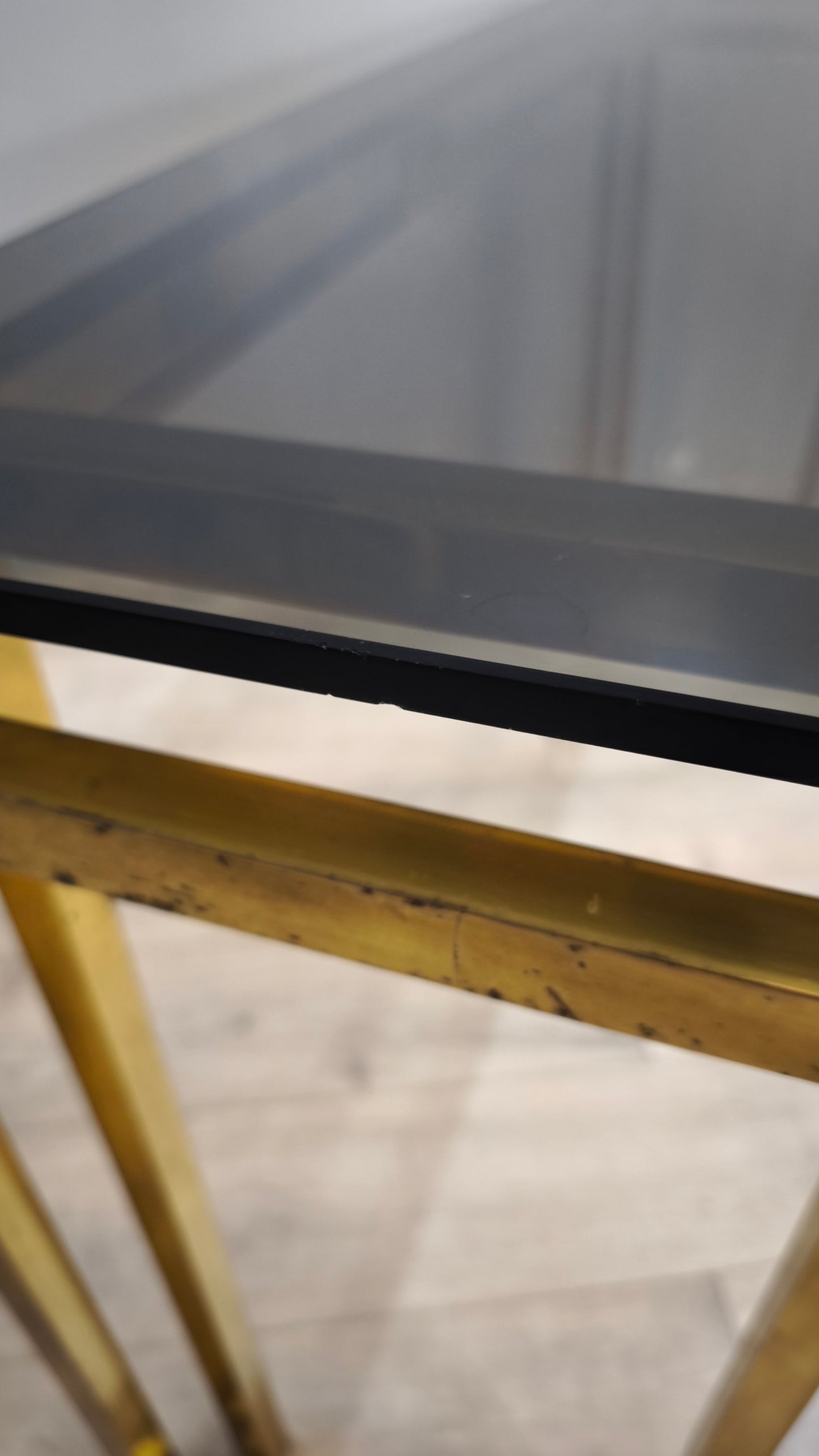 193 Console in ottone e vetro fumé