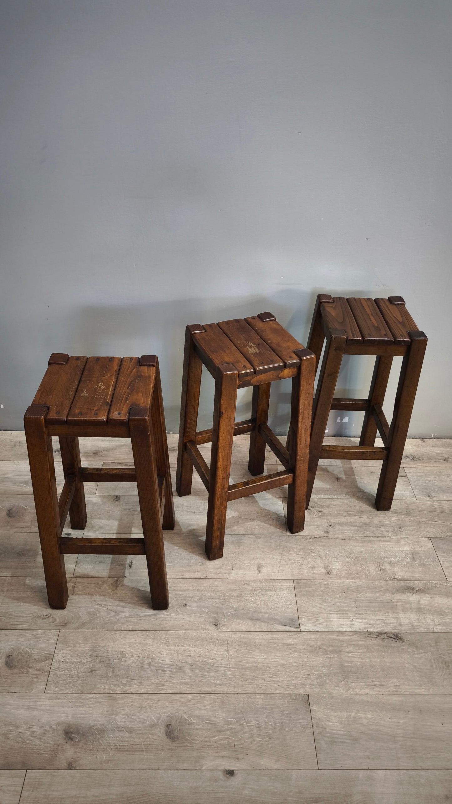 187 Sgabello in legno