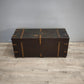 185 Baule marrone in legno