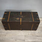 185 Baule marrone in legno