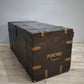 185 Baule marrone in legno