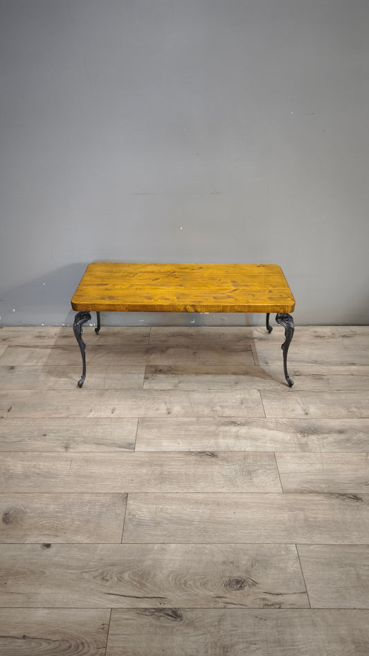 186 Tavolino da salotto in ferro con piano in legno