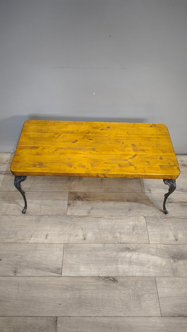 186 Tavolino da salotto in ferro con piano in legno