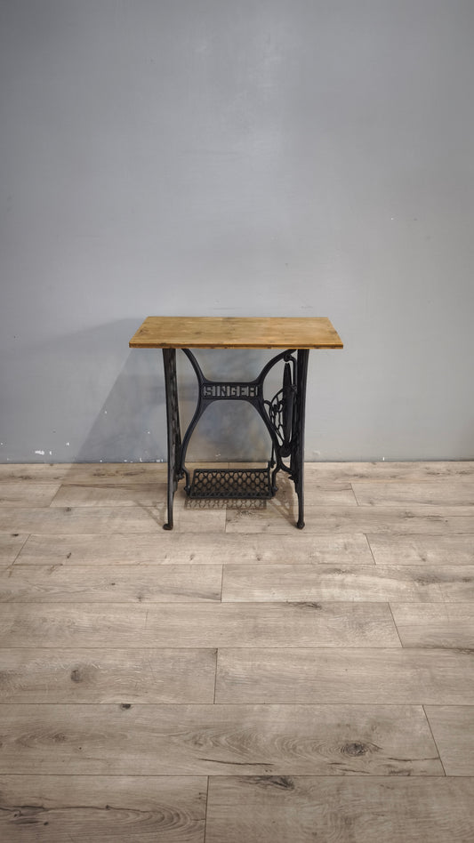 191 Base in ghisa Singer con piano in legno
