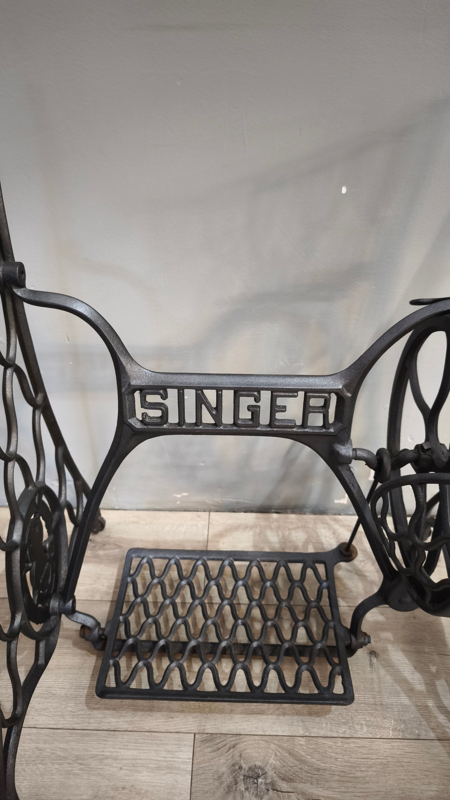 191 Base Singer in ghisa