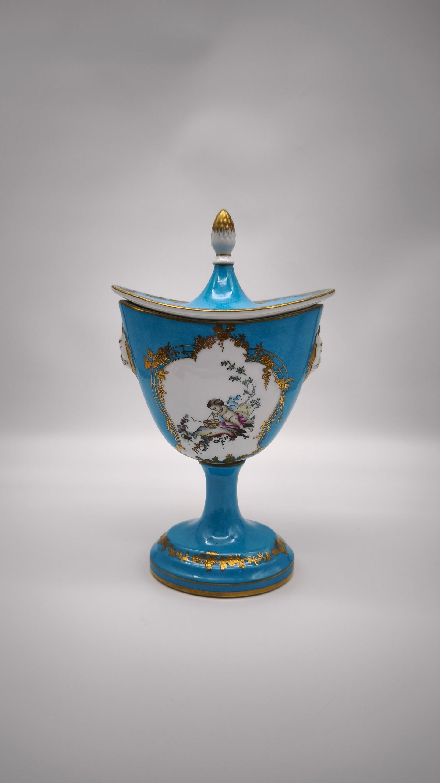 91531 Coppia di vasi vecchia Parigi in porcellana azzurra e oro