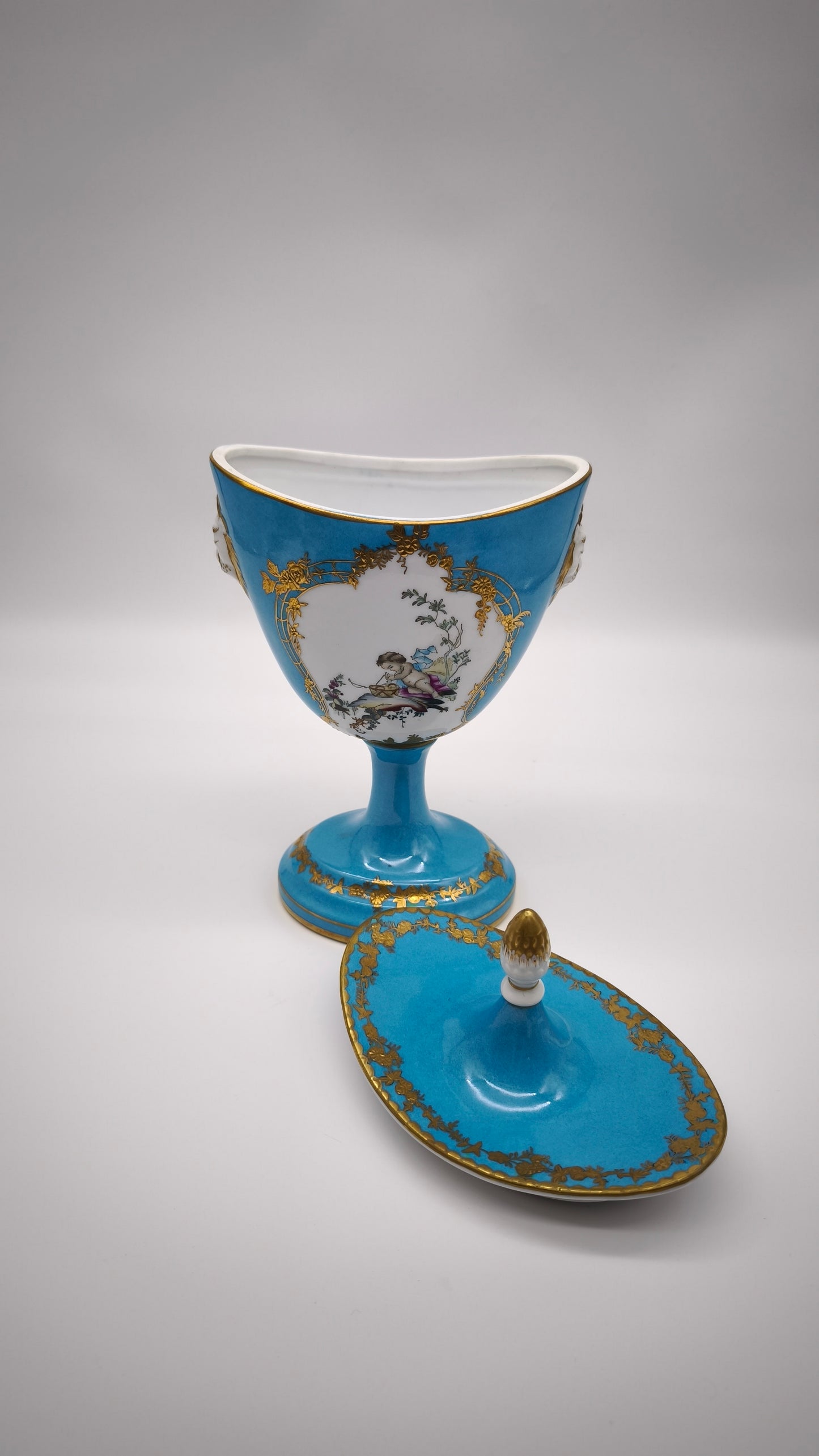 91531 Coppia di vasi vecchia Parigi in porcellana azzurra e oro