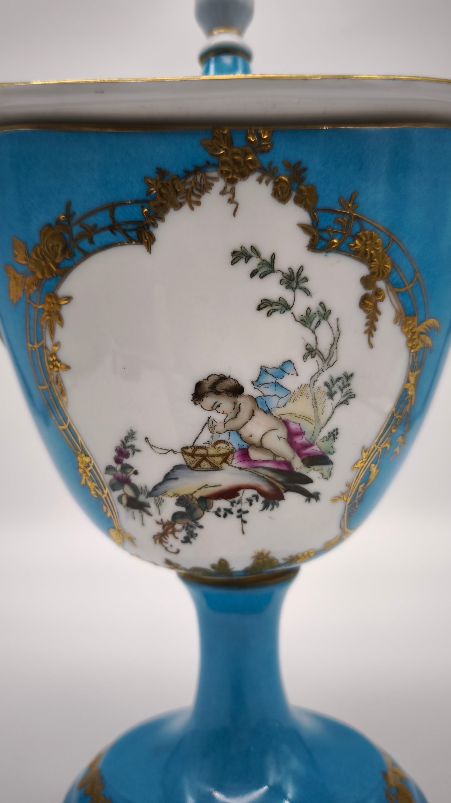 91531 Coppia di vasi vecchia Parigi in porcellana azzurra e oro