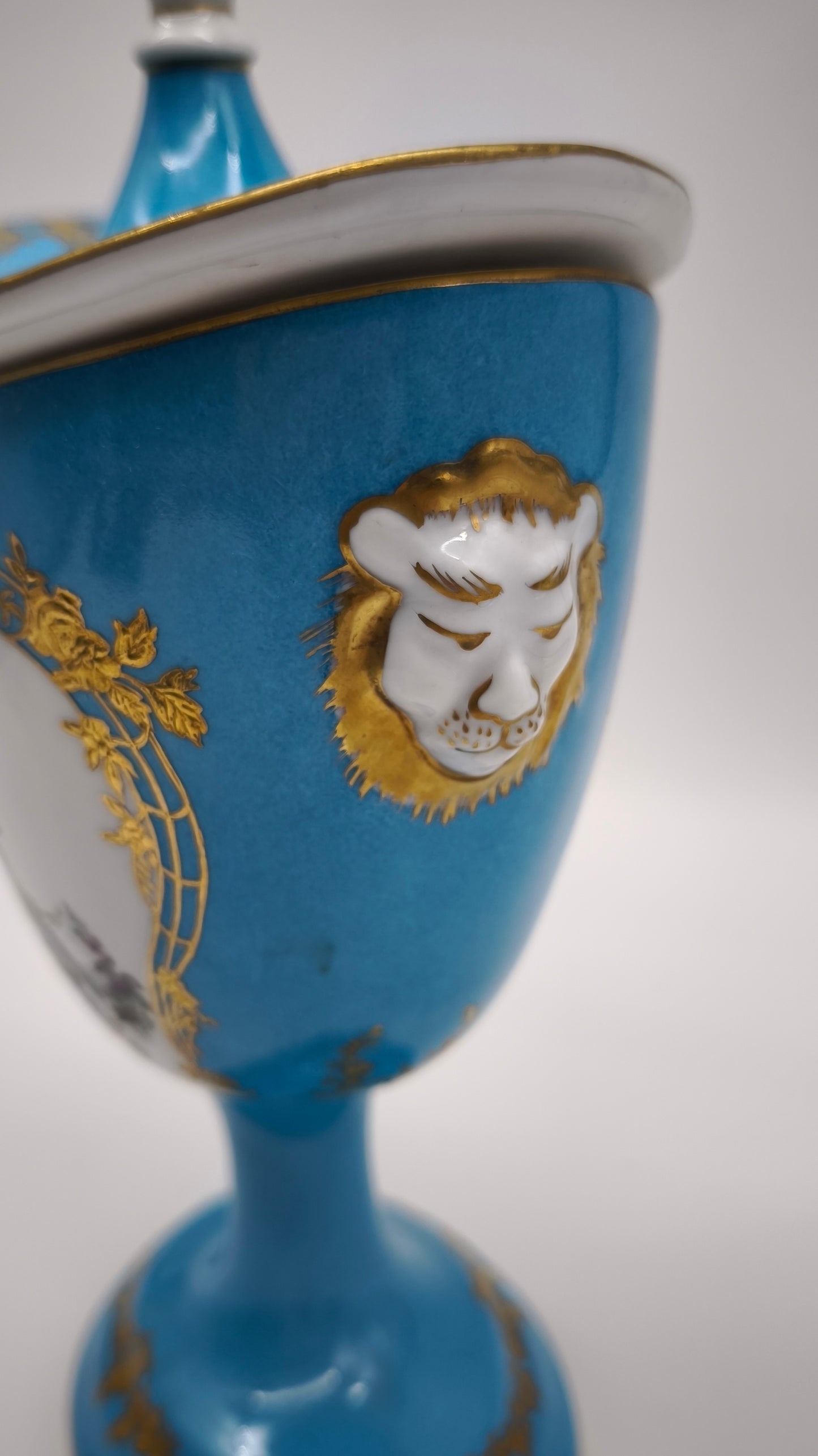 91531 Coppia di vasi vecchia Parigi in porcellana azzurra e oro