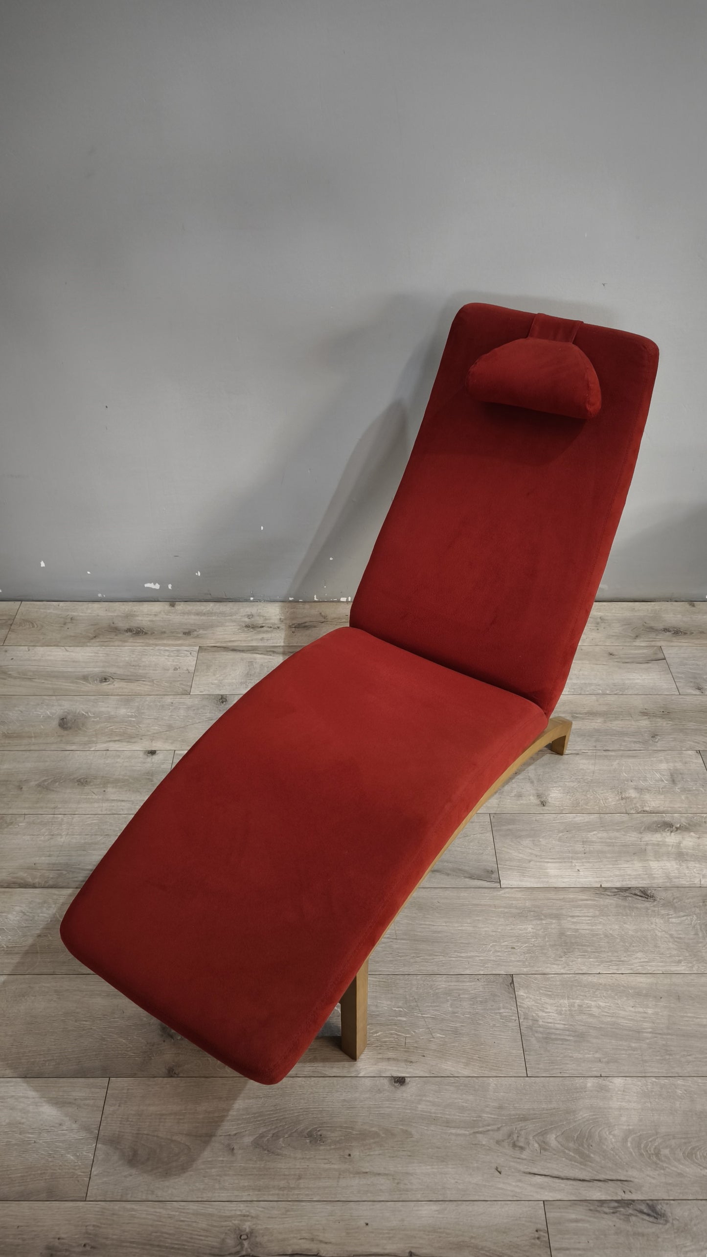 91578 Chaise longue in legno rivestita in alcantara