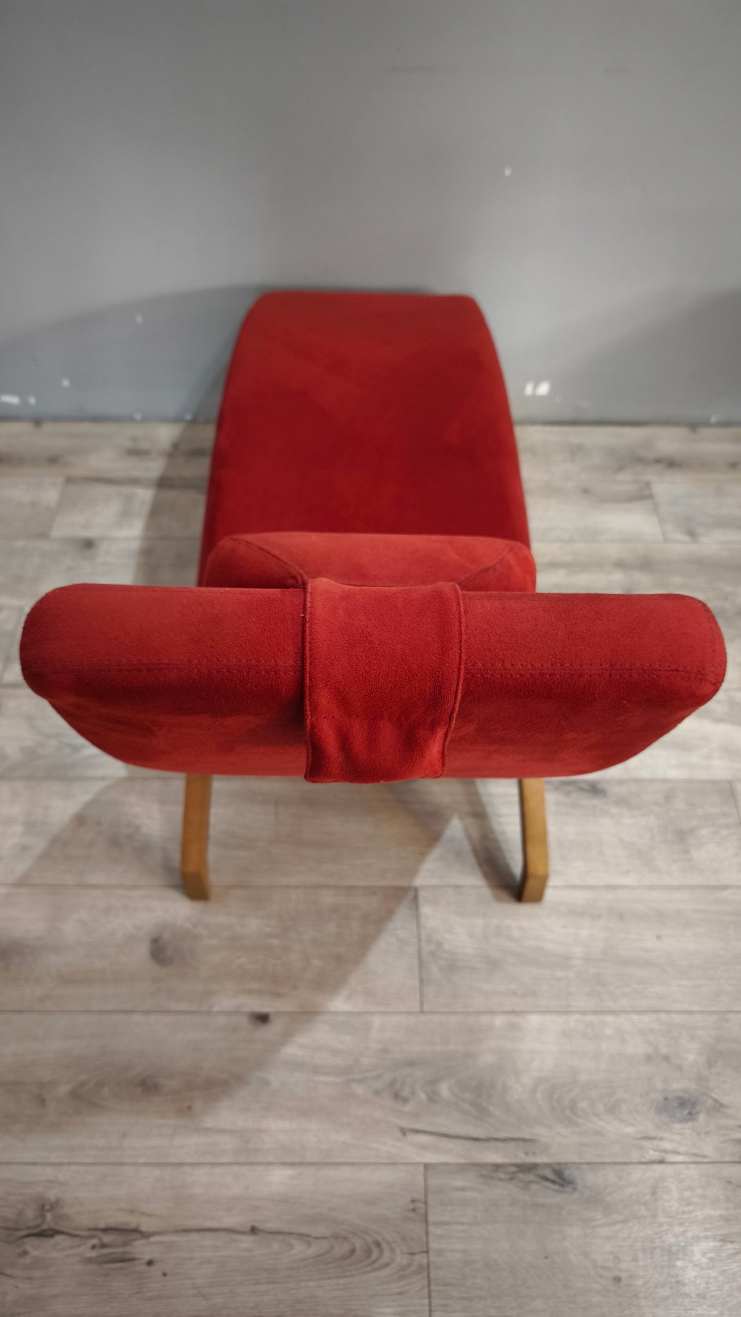 91578 Chaise longue in legno rivestita in alcantara