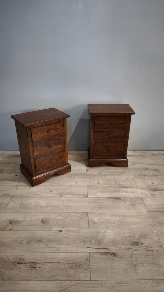 91702 Coppia di comodini in legno con tre cassetti
