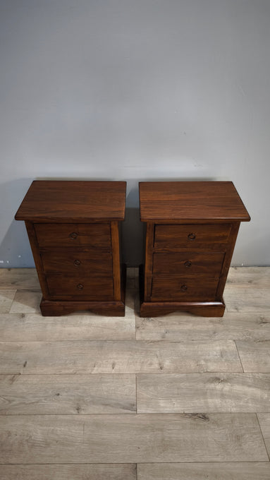 91702 Coppia di comodini in legno con tre cassetti