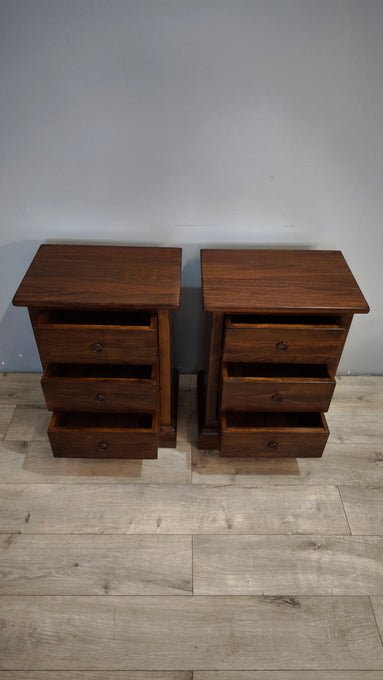 91702 Coppia di comodini in legno con tre cassetti