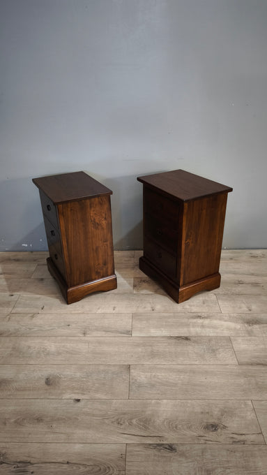 91702 Coppia di comodini in legno con tre cassetti