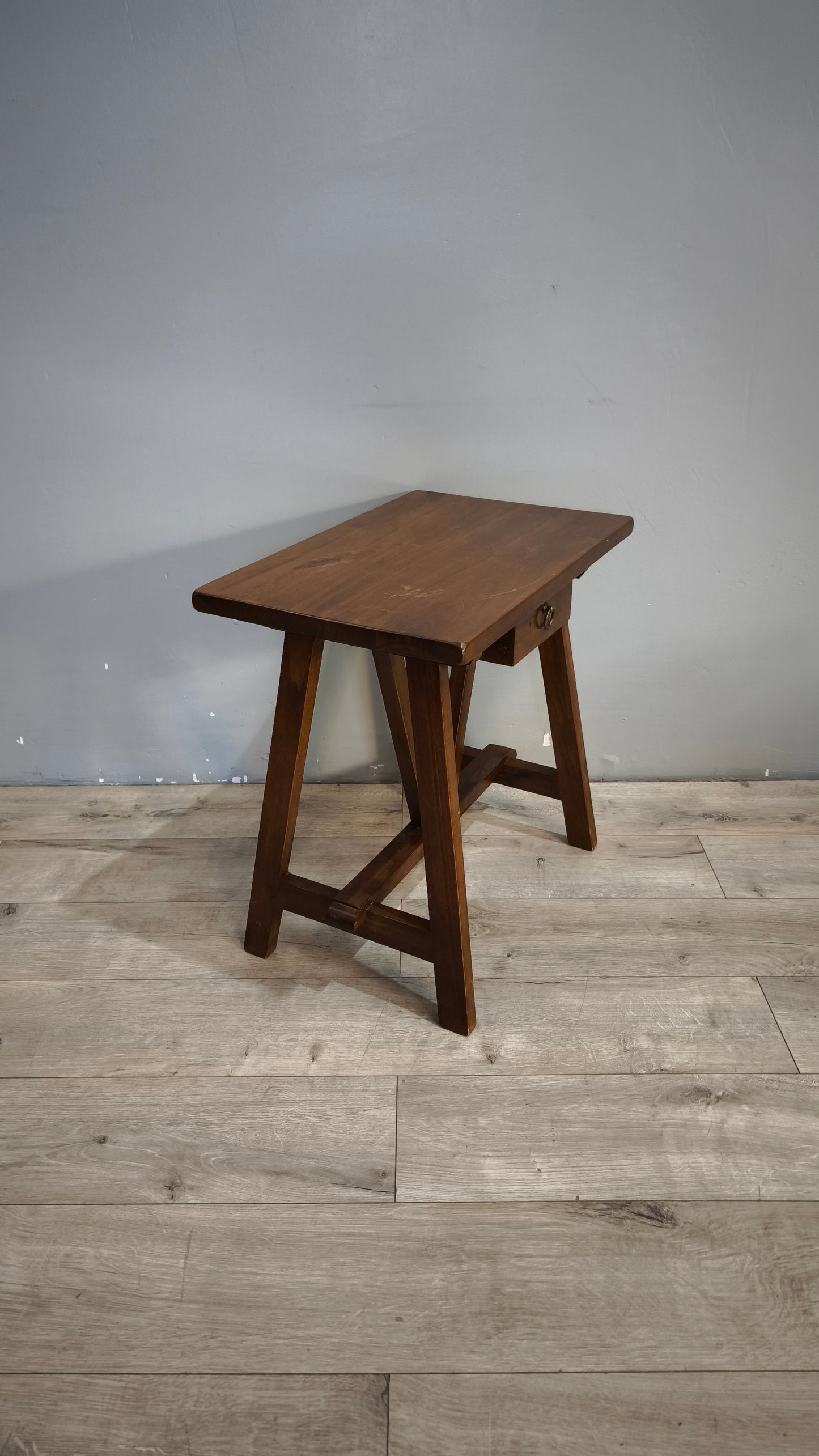 91703 Tavolino a capretta in legno con cassetto frontale