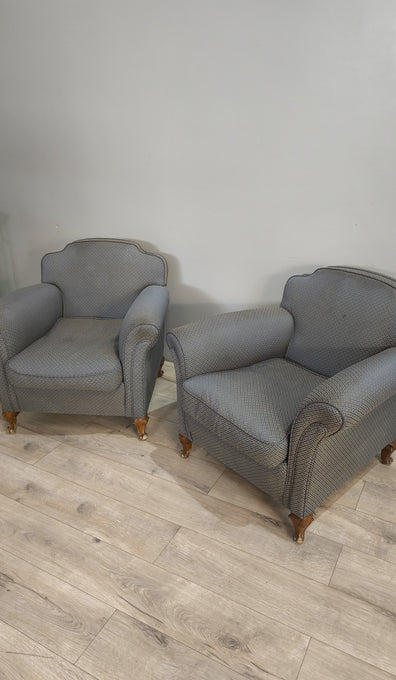 91707 Poltrona in tessuto con piedi in legno