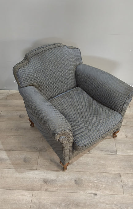 91707 Poltrona in tessuto con piedi in legno