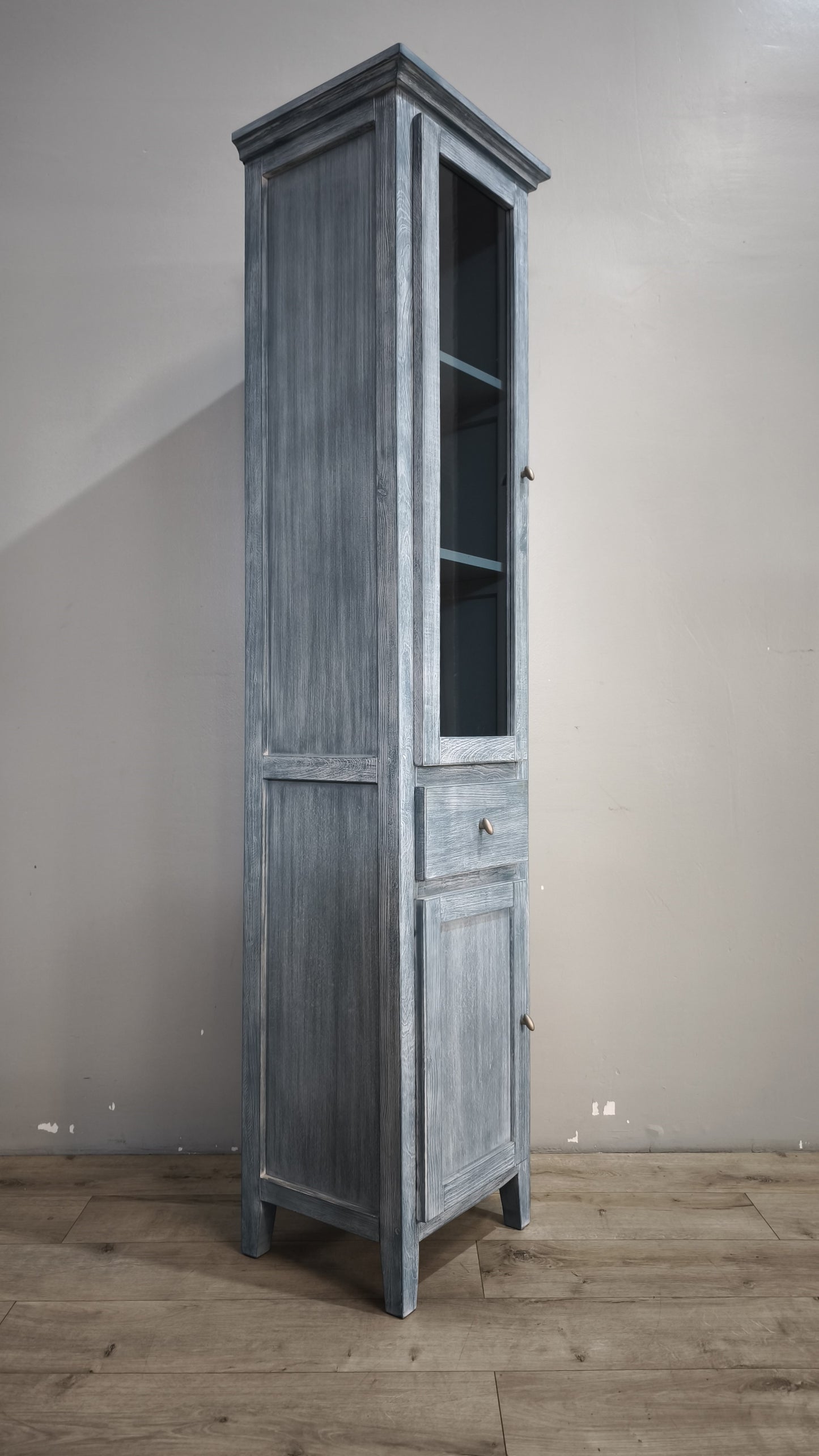 91711 Libreria vetrina a colonna in legno dipinta azzurra