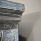 91711 Libreria vetrina a colonna in legno dipinta azzurra