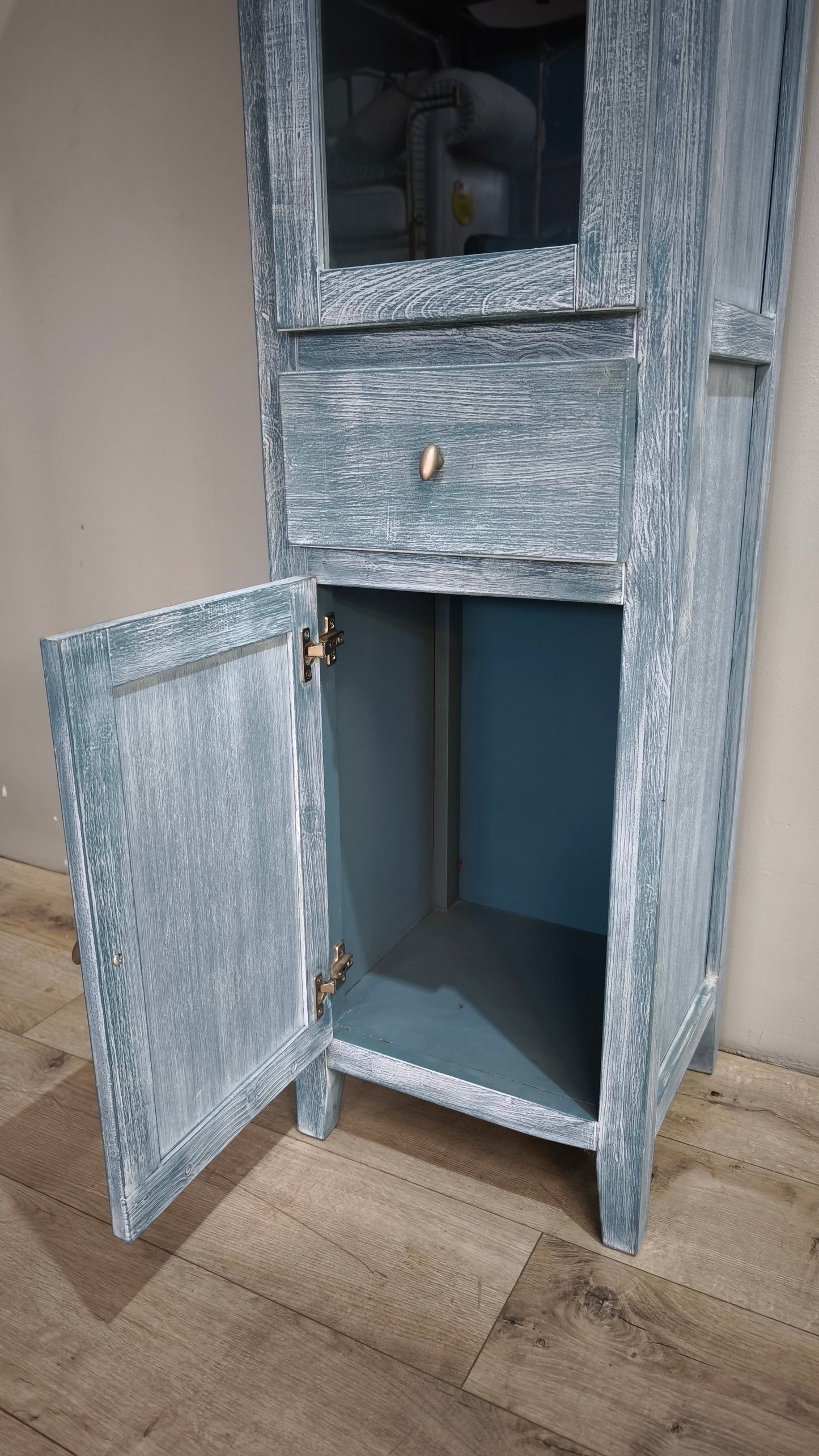 91711 Libreria vetrina a colonna in legno dipinta azzurra