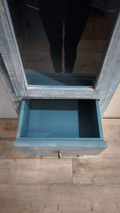 91711 Libreria vetrina a colonna in legno dipinta azzurra