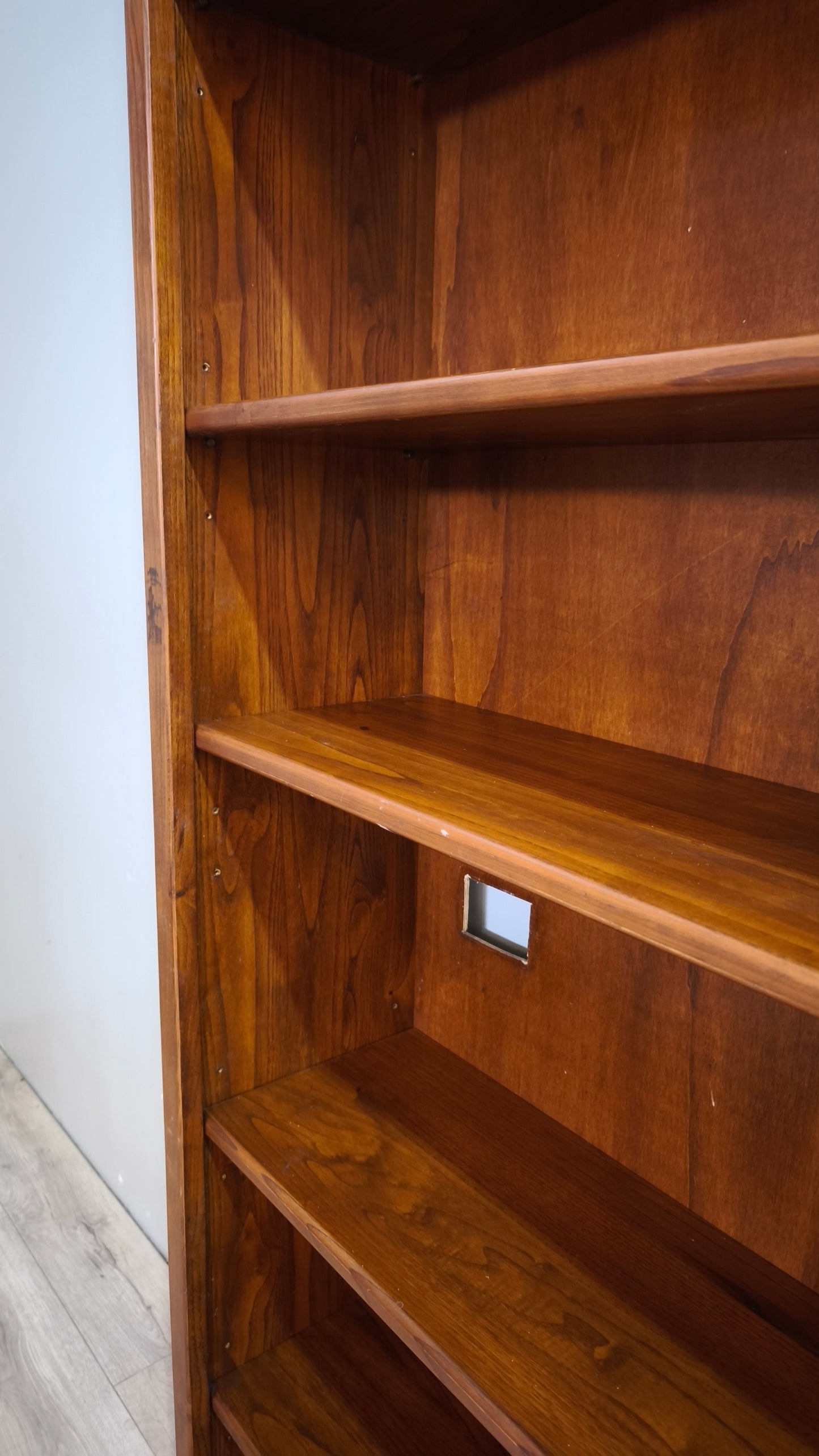 91712 Libreria alta in legno