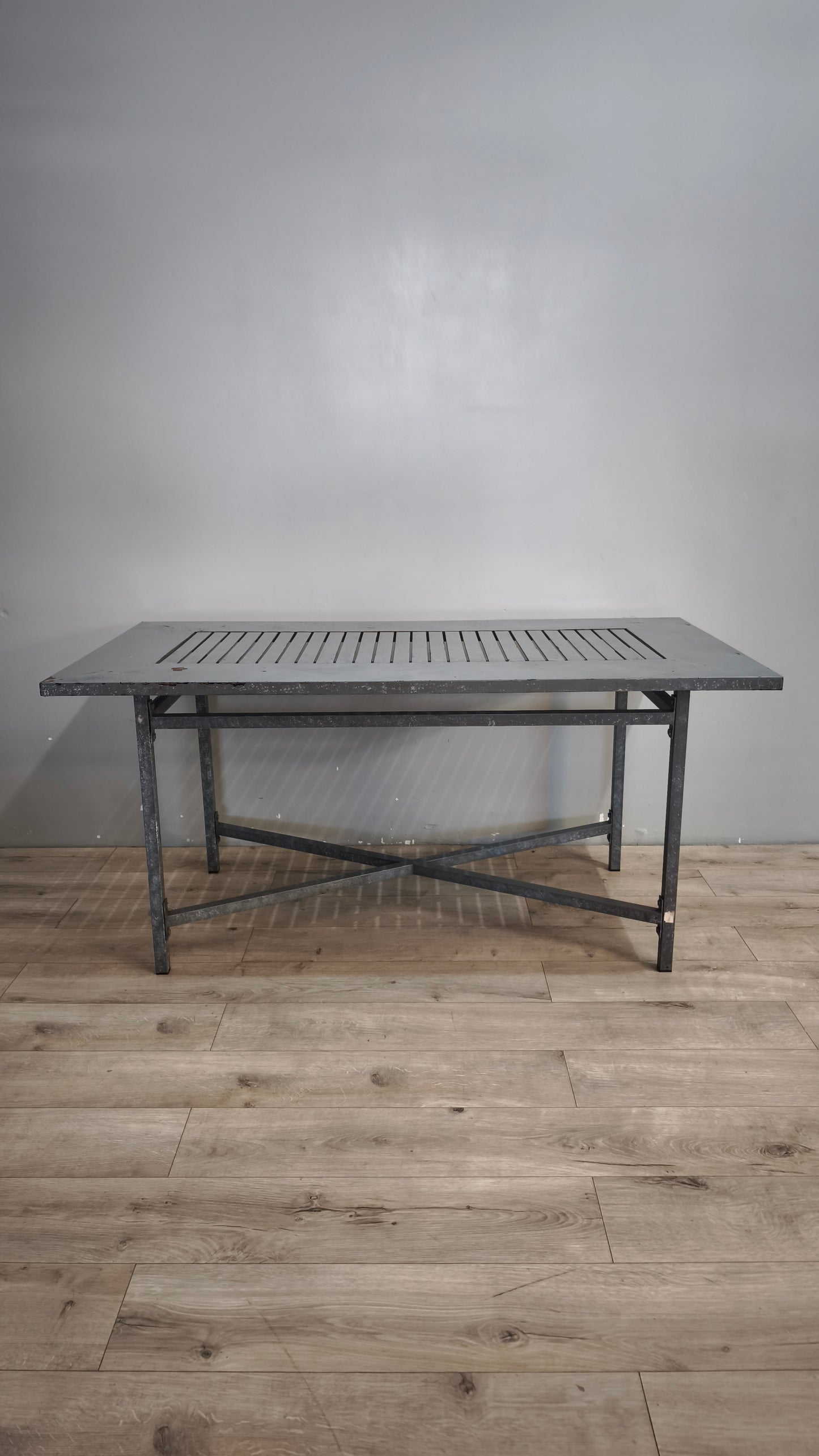 91719 Tavolo in metallo stile industriale