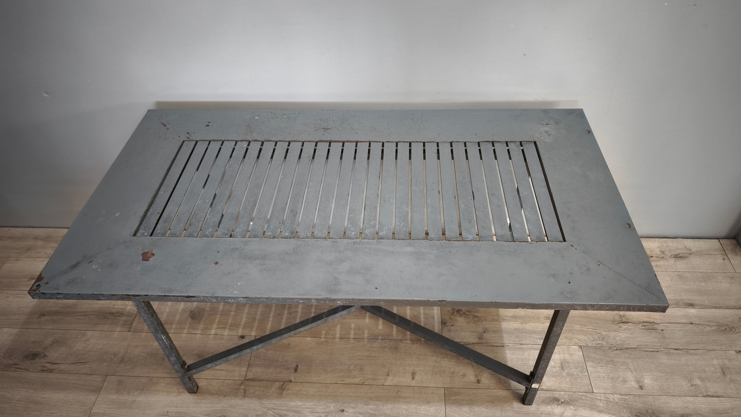 91719 Tavolo in metallo stile industriale