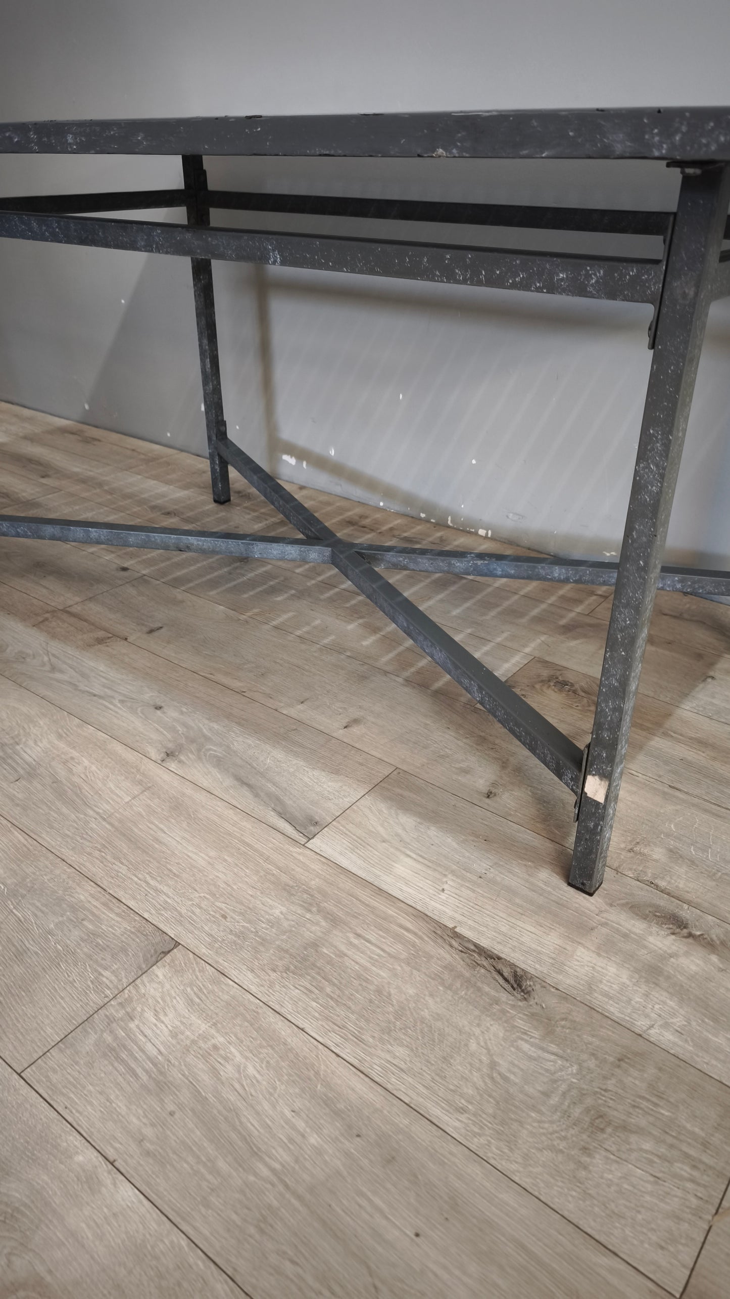 91719 Tavolo in metallo stile industriale