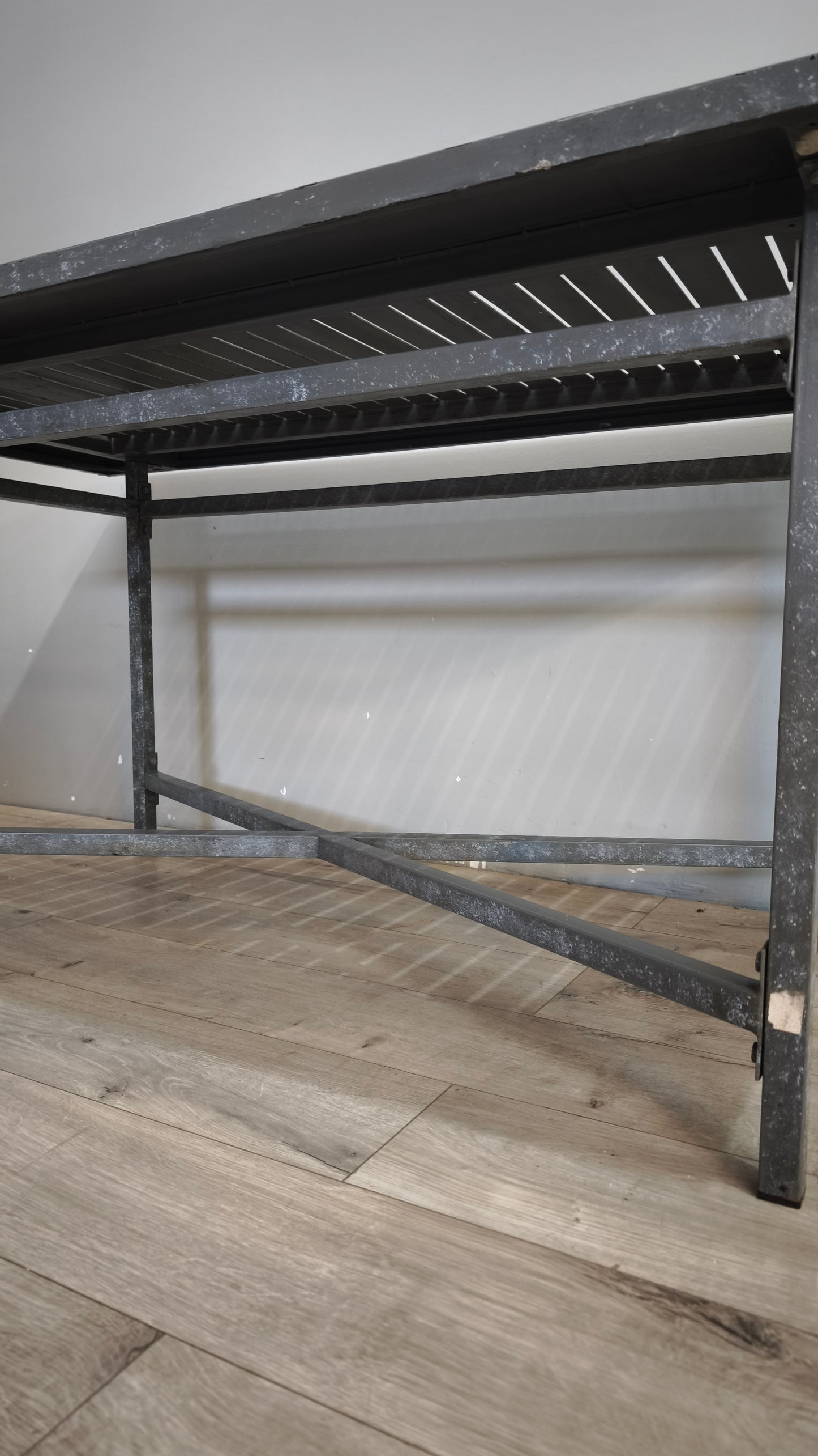 91719 Tavolo in metallo stile industriale