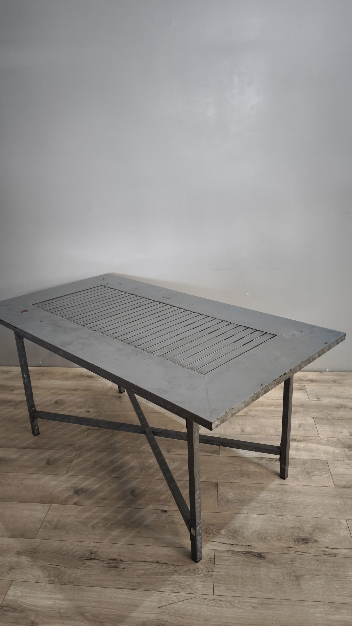 91719 Tavolo in metallo stile industriale