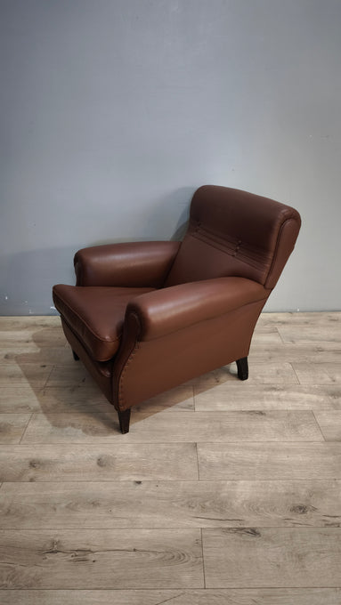 194 Poltrona in pelle marrone