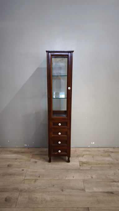 91791 Vetrina a colonna in legno con quattro cassetti