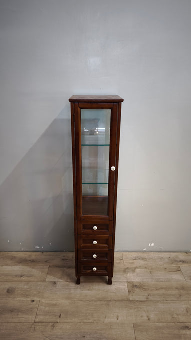 91791 Vetrina a colonna in legno con quattro cassetti