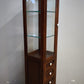 91791 Vetrina a colonna in legno con quattro cassetti