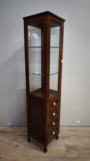 91791 Vetrina a colonna in legno con quattro cassetti
