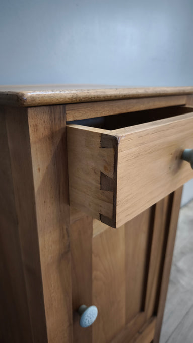 91785 Comodino singolo in legno