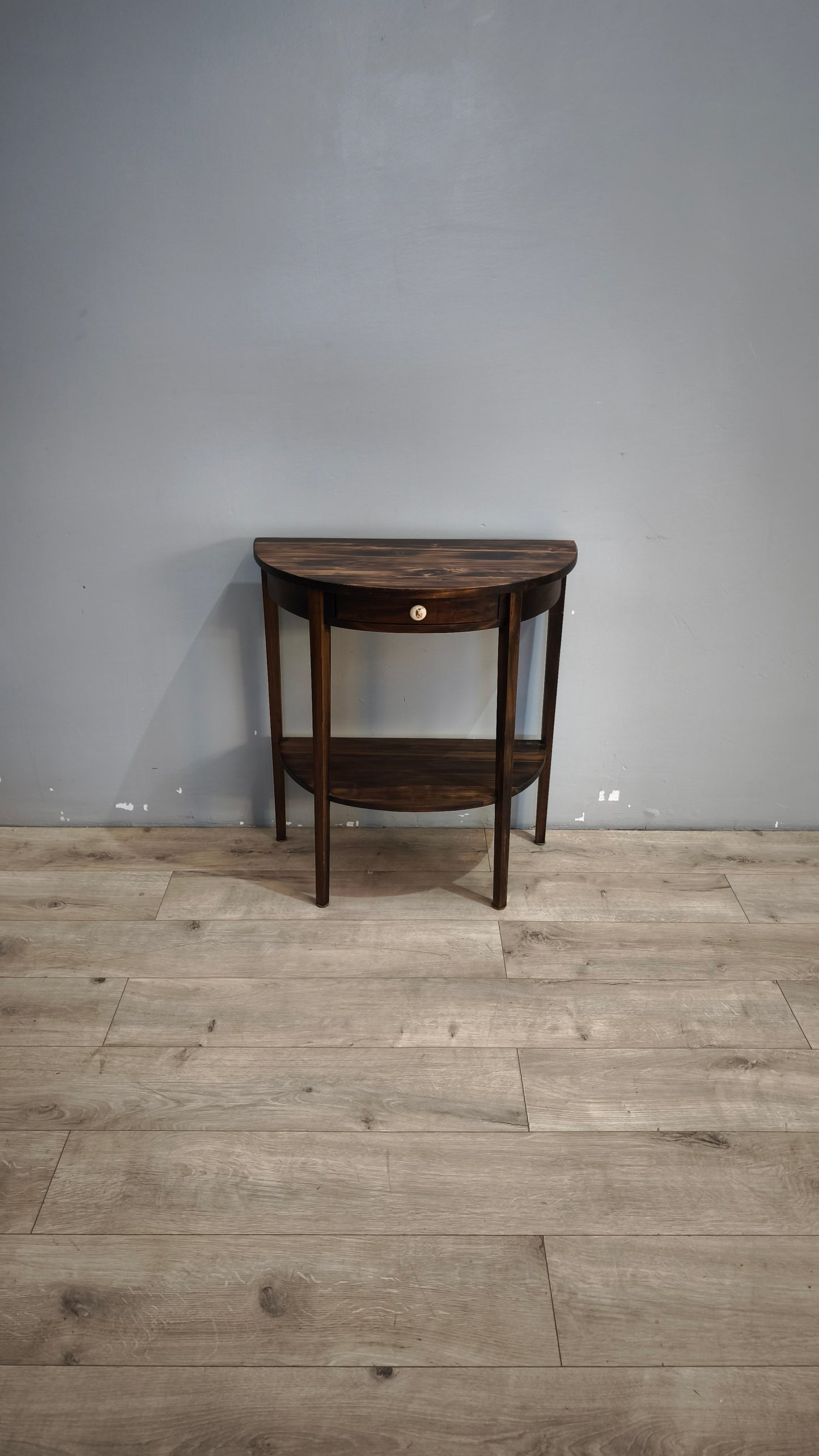 91790 Piccola console in legno con cassetto frontale e ripiano