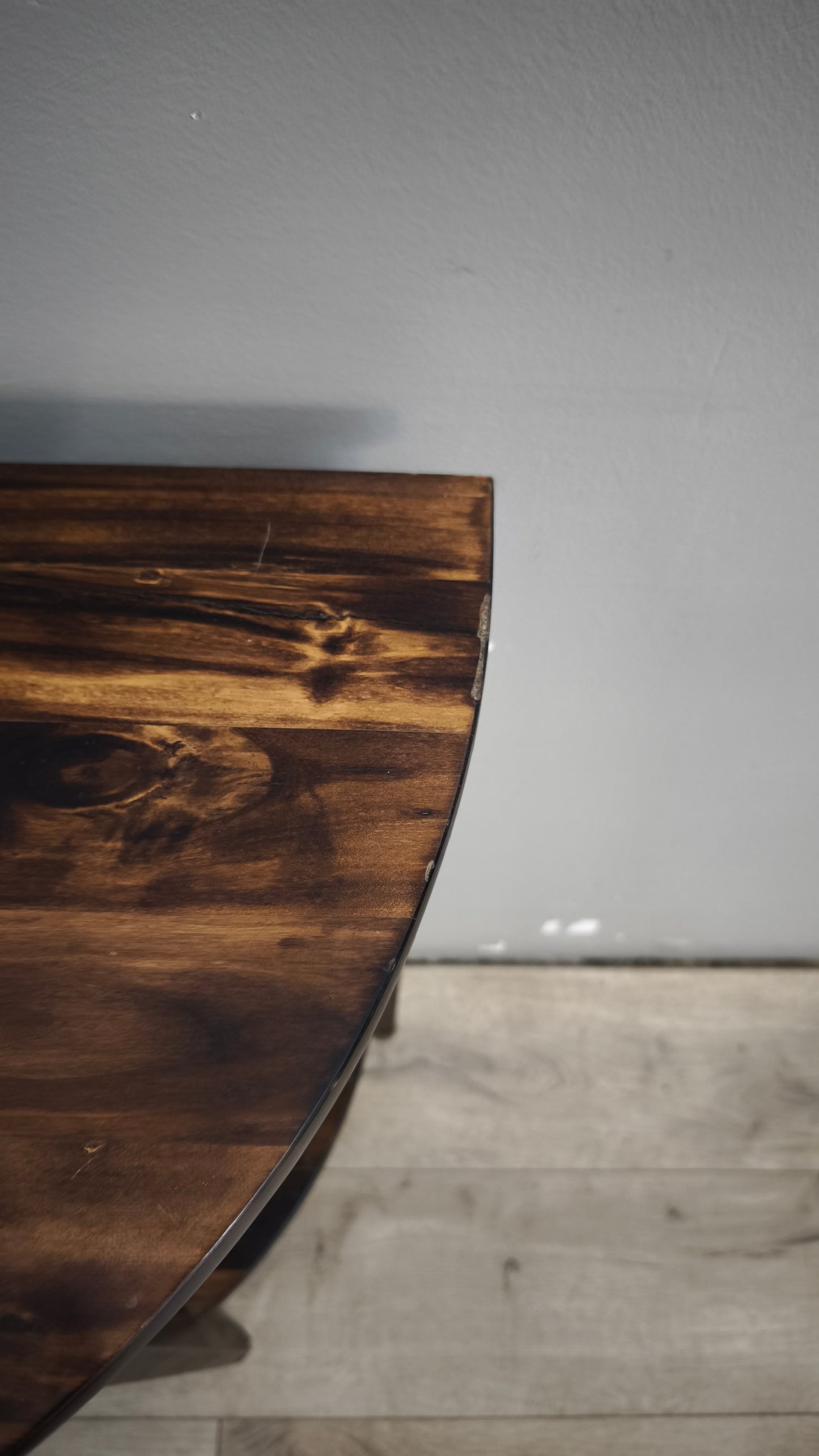91790 Piccola console in legno con cassetto frontale e ripiano
