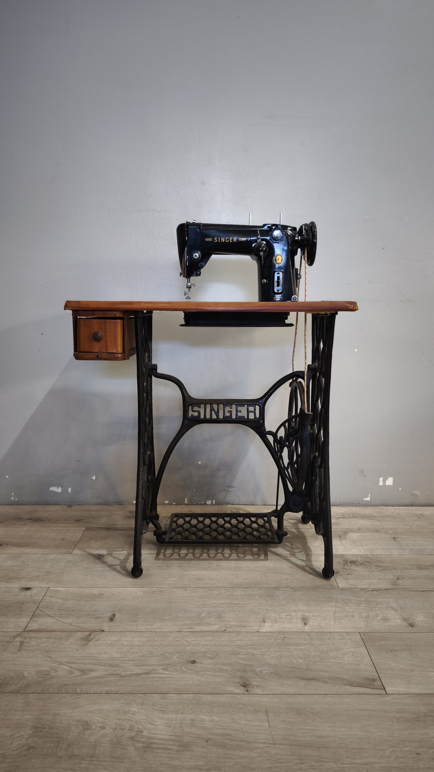 91793 Macchina da cucire Singer con base in ghisa