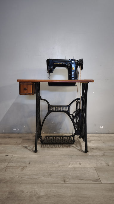 91793 Macchina da cucire Singer con base in ghisa