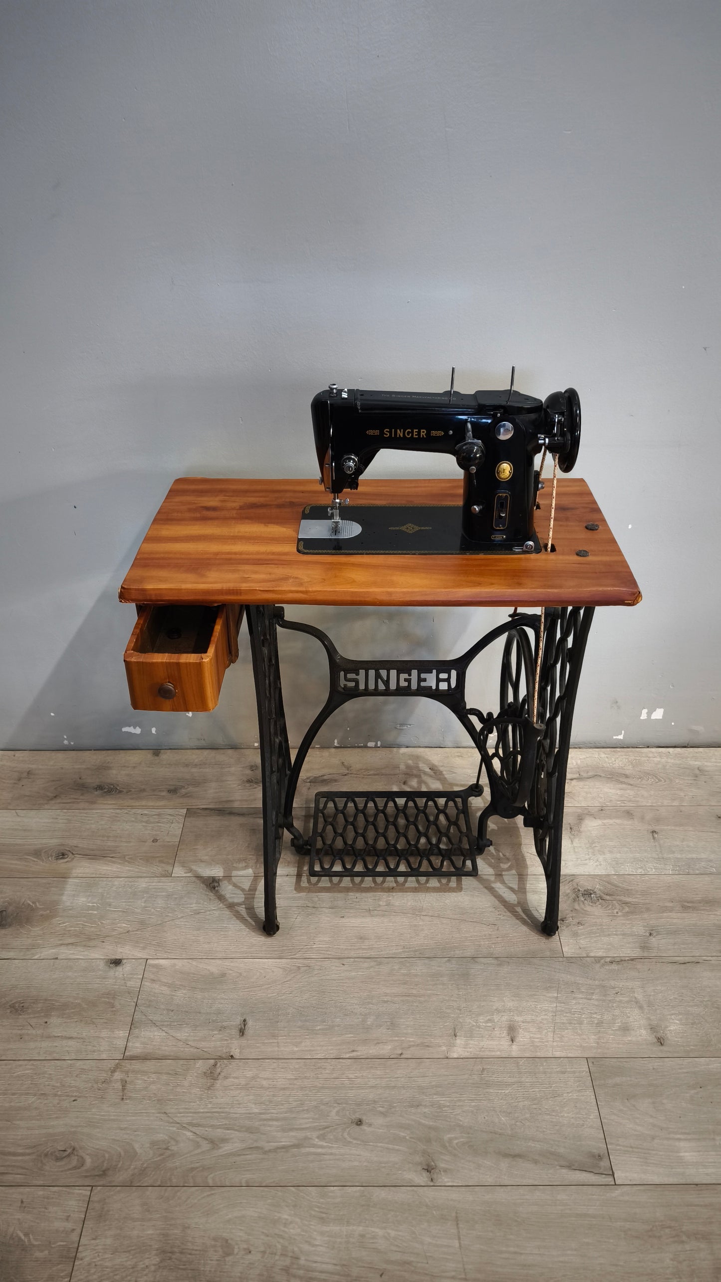 91793 Macchina da cucire Singer con base in ghisa