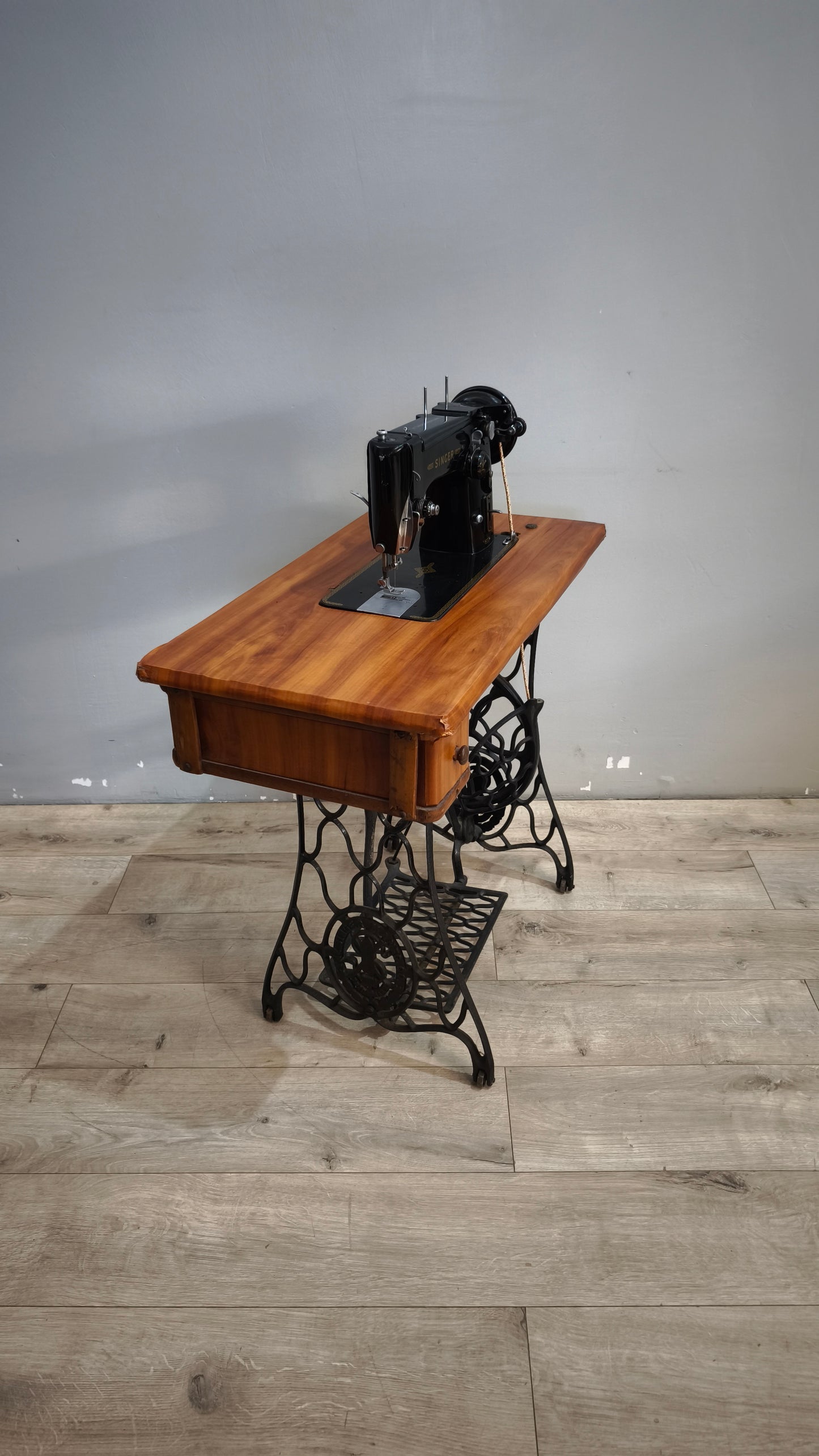 91793 Macchina da cucire Singer con base in ghisa