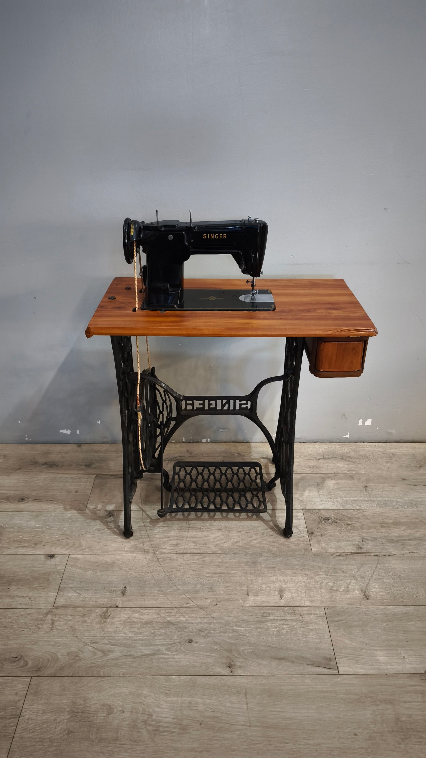 91793 Macchina da cucire Singer con base in ghisa