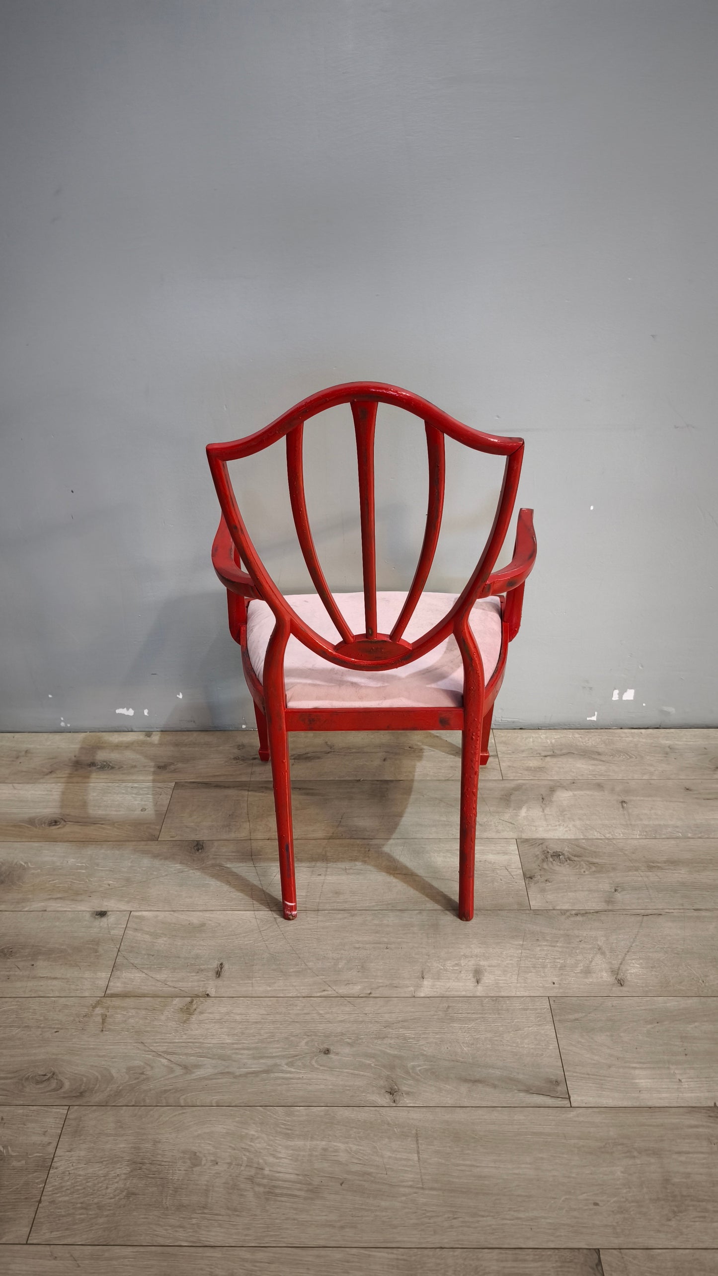 91797 Poltroncina in legno verniciata rossa con seduta rosa