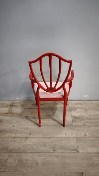 91797 Poltroncina in legno verniciata rossa con seduta rosa