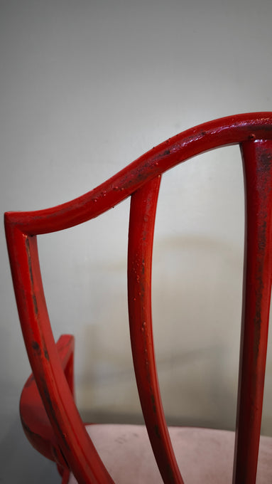 91797 Poltroncina in legno verniciata rossa con seduta rosa