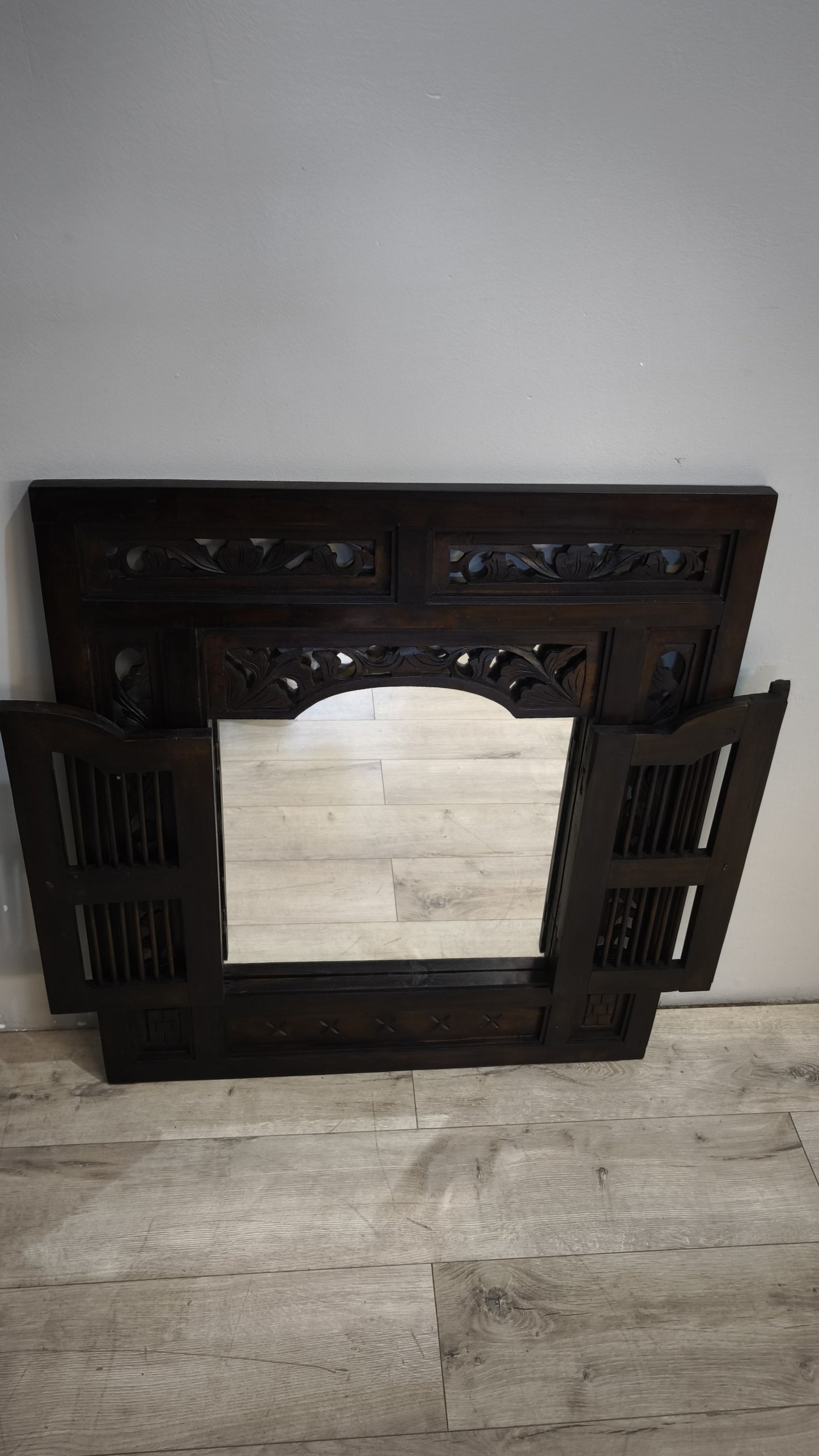 91798 Specchiera a finestrella in legno etnico