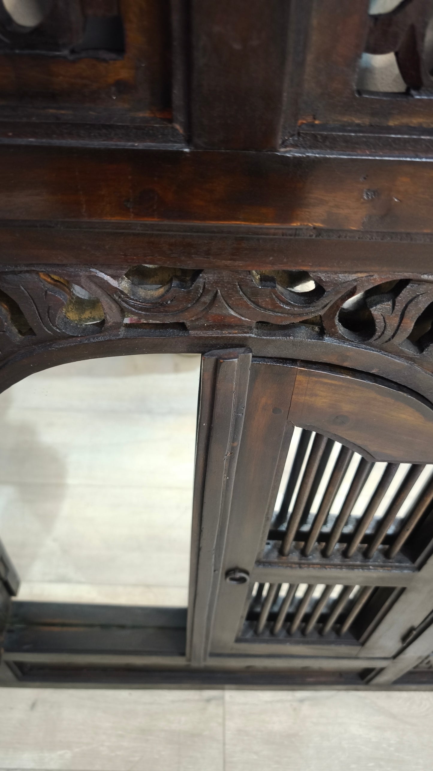 91798 Specchiera a finestrella in legno etnico